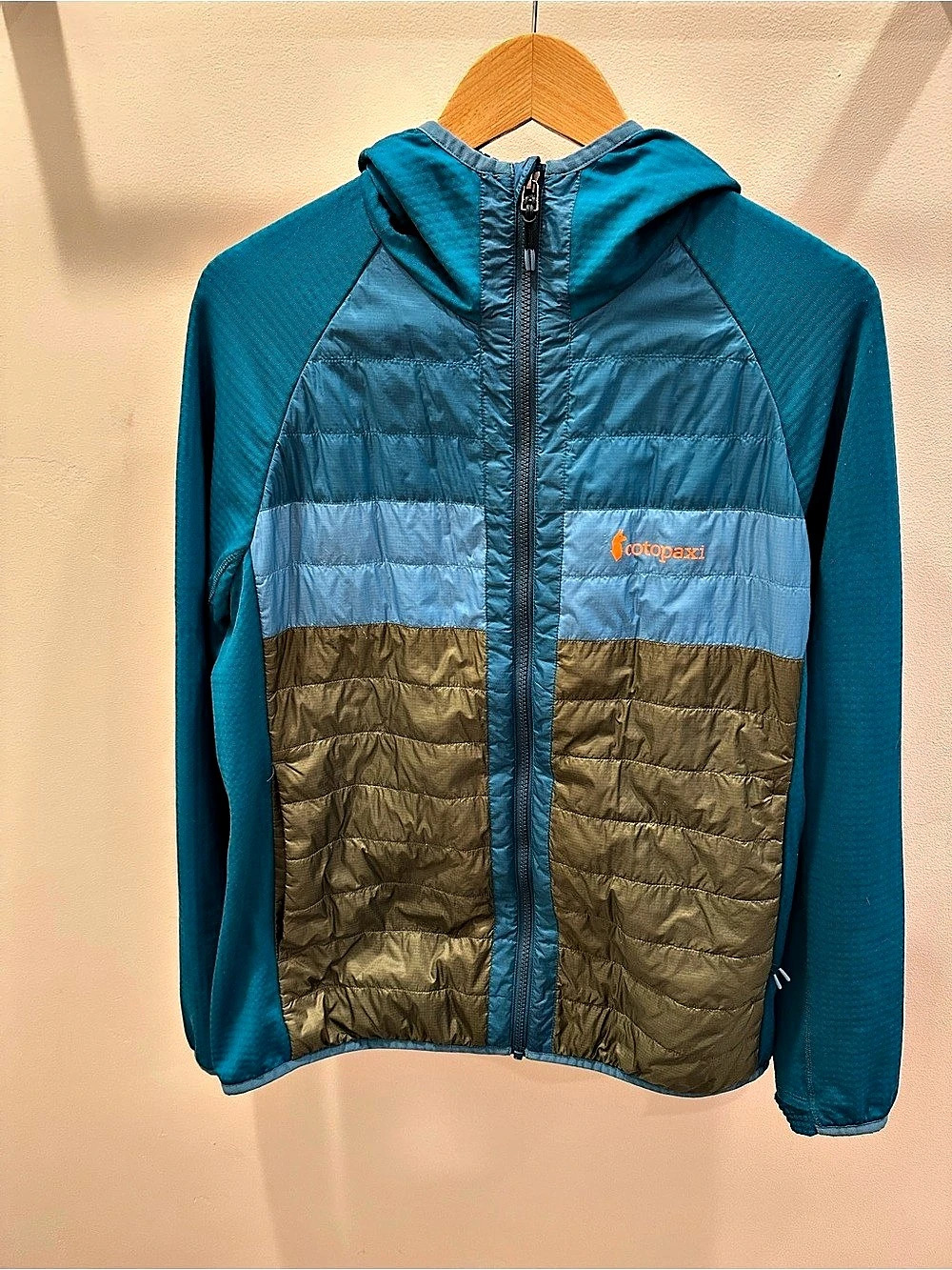 Cotopaxi Capa Hybrid insulated Hooded Jacket Color Block XL Good condition.